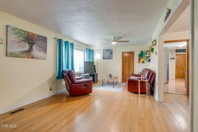 1704 Acorn Court, Johnson City, TN 37601