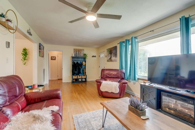 1704 Acorn Court, Johnson City, TN 37601