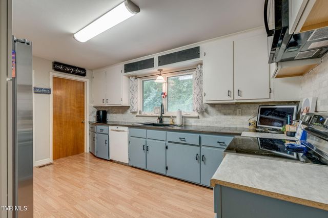 1704 Acorn Court, Johnson City, TN 37601