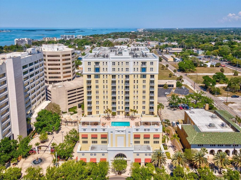 Image 2 of property listing at 628 CLEVELAND STREET 1104, Clearwater, FL 33755