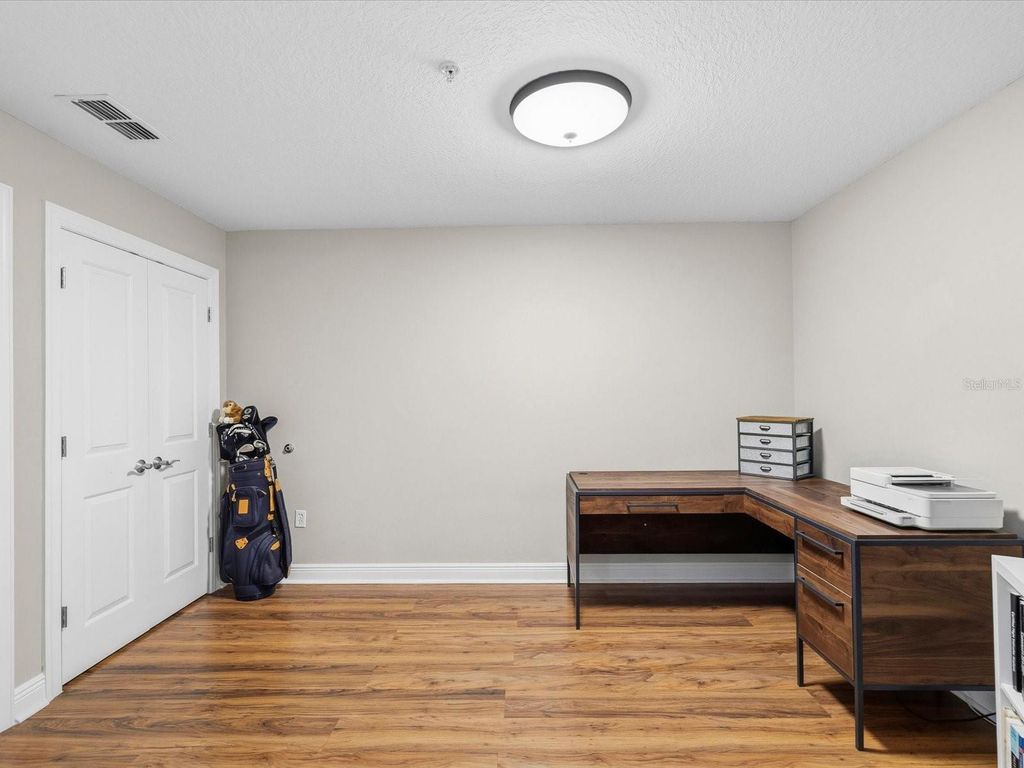 Image 9 of property listing at 628 CLEVELAND STREET 1104, Clearwater, FL 33755