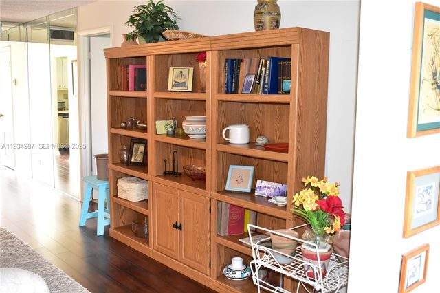 9801 Sunrise Lakes Blvd 305, Sunrise, FL 33322