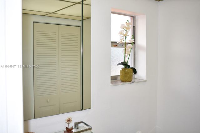 9801 Sunrise Lakes Blvd 305, Sunrise, FL 33322