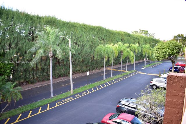 9801 Sunrise Lakes Blvd 305, Sunrise, FL 33322