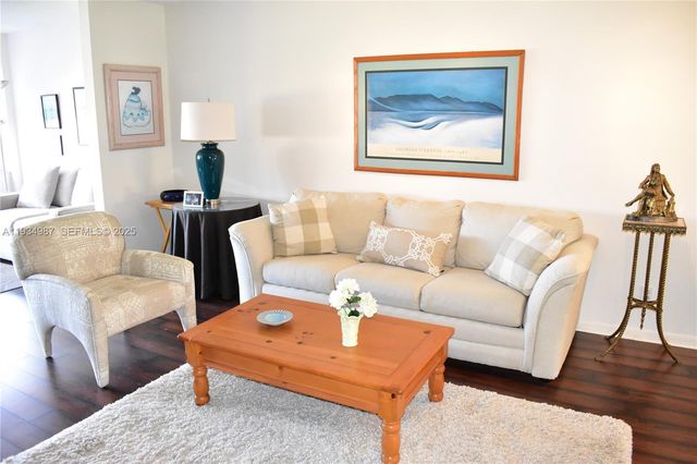 9801 Sunrise Lakes Blvd 305, Sunrise, FL 33322