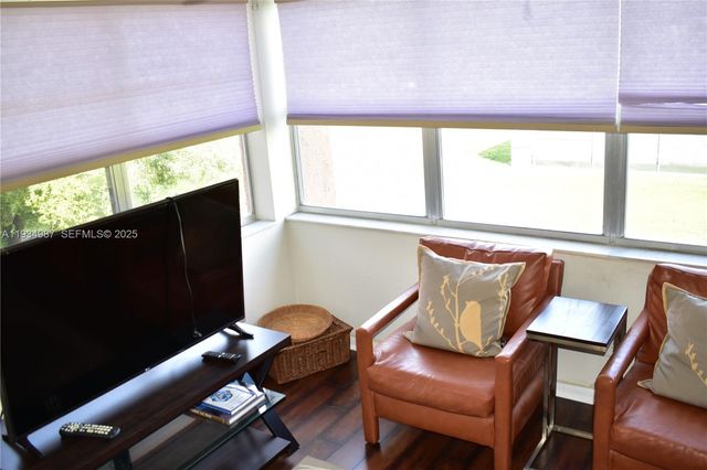 9801 Sunrise Lakes Blvd 305, Sunrise, FL 33322