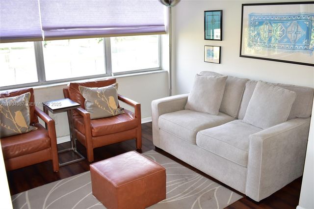 9801 Sunrise Lakes Blvd 305, Sunrise, FL 33322