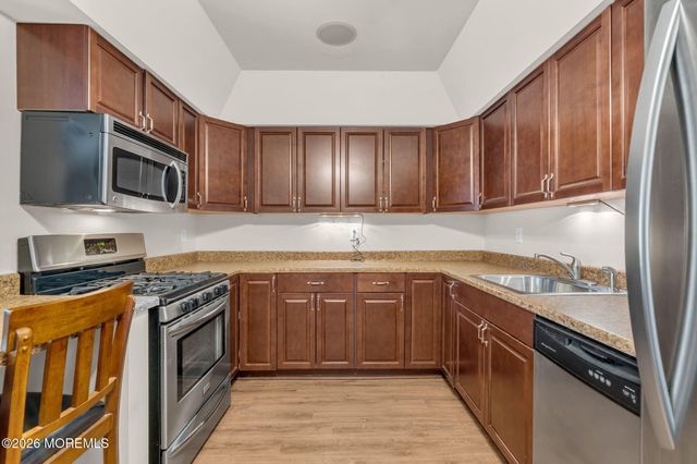72 Kingsley Way, Freehold, NJ 07728
