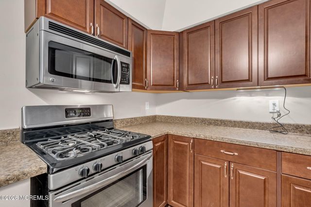 72 Kingsley Way, Freehold, NJ 07728