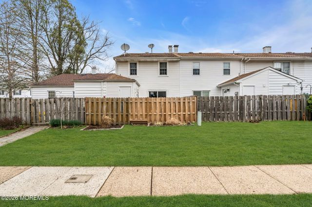 72 Kingsley Way, Freehold, NJ 07728