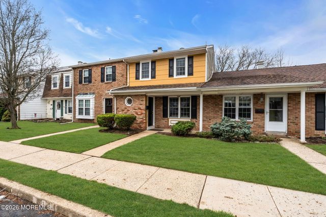 72 Kingsley Way, Freehold, NJ 07728