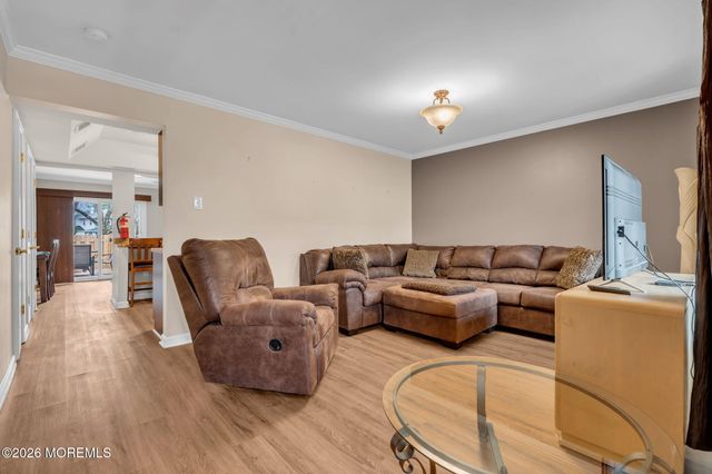 72 Kingsley Way, Freehold, NJ 07728