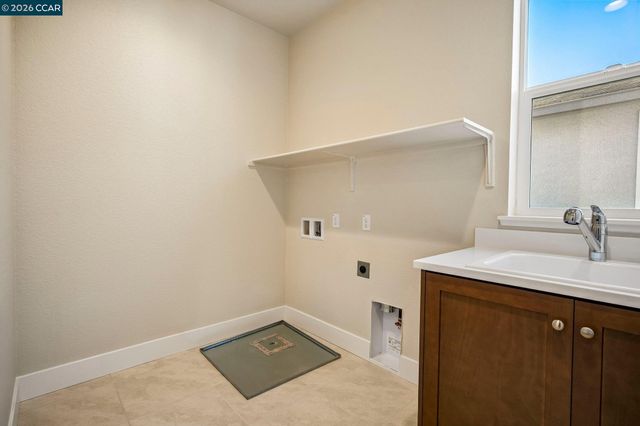16175 Cartman Ct, Lathrop, CA 95330