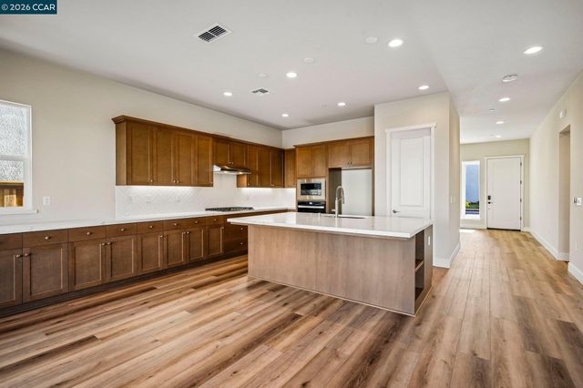 16175 Cartman Ct, Lathrop, CA 95330
