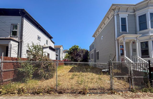 1556 8th Street, Oakland, CA 94607