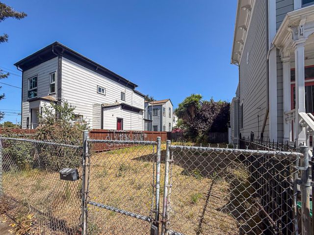 1556 8th Street, Oakland, CA 94607