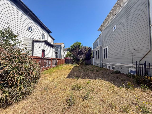 1556 8th Street, Oakland, CA 94607