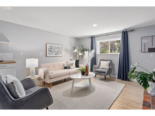 4911 PARKHILL St, Lake Oswego, OR 97035