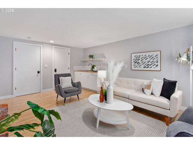 4911 PARKHILL St, Lake Oswego, OR 97035