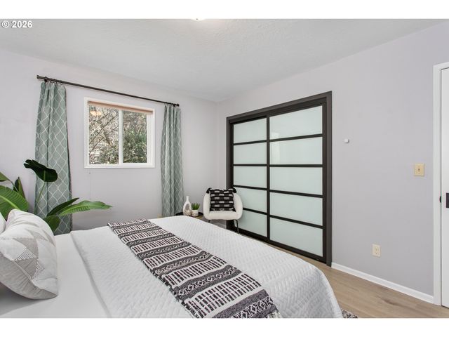 4911 PARKHILL St, Lake Oswego, OR 97035