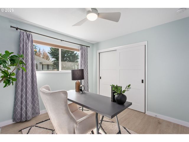 4911 PARKHILL St, Lake Oswego, OR 97035