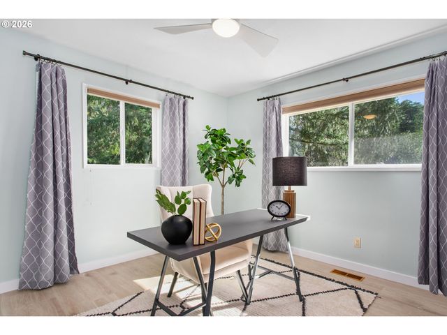 4911 PARKHILL St, Lake Oswego, OR 97035