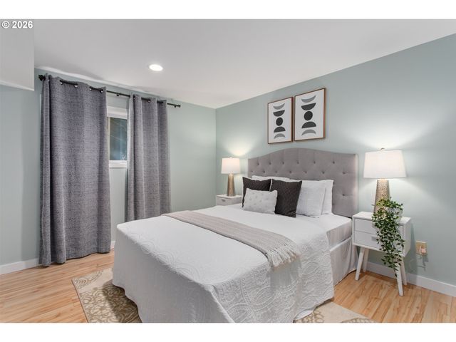 4911 PARKHILL St, Lake Oswego, OR 97035