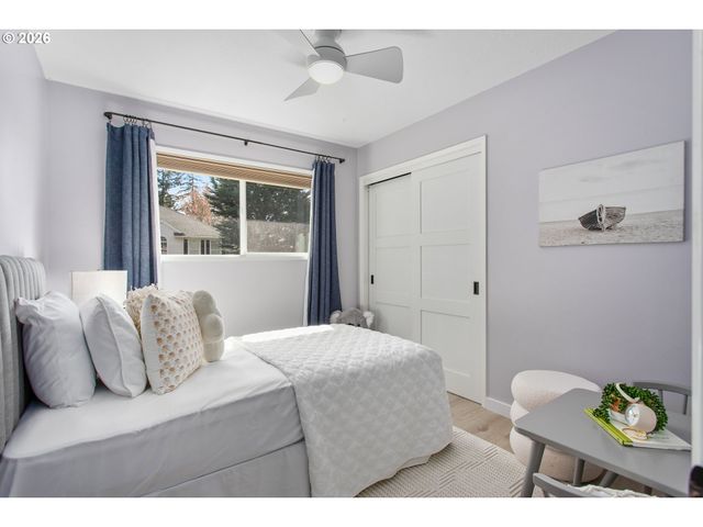 4911 PARKHILL St, Lake Oswego, OR 97035