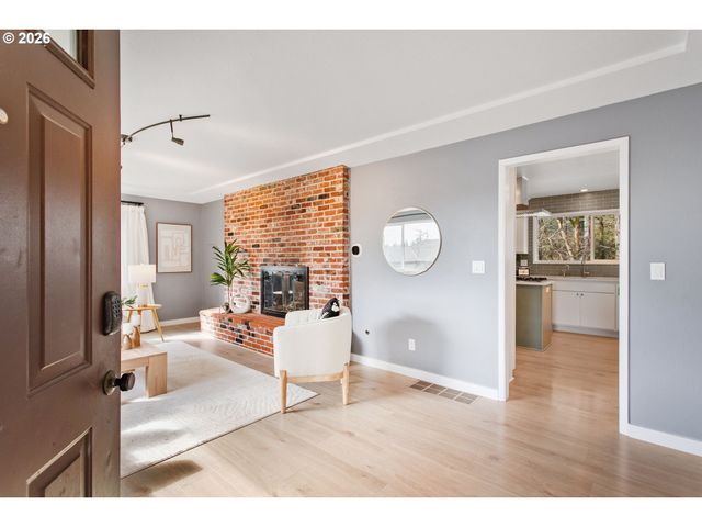 4911 PARKHILL St, Lake Oswego, OR 97035