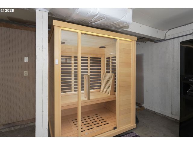 4911 PARKHILL St, Lake Oswego, OR 97035