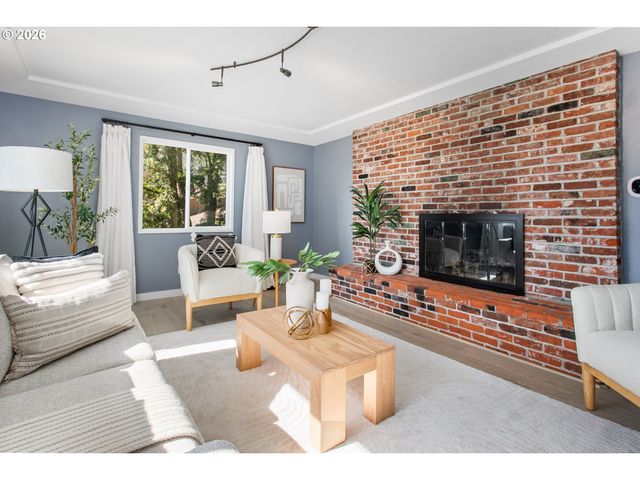 4911 PARKHILL St, Lake Oswego, OR 97035