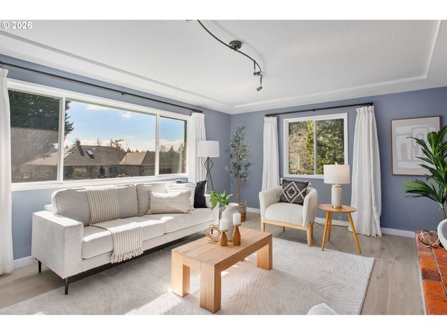 4911 PARKHILL St, Lake Oswego, OR 97035