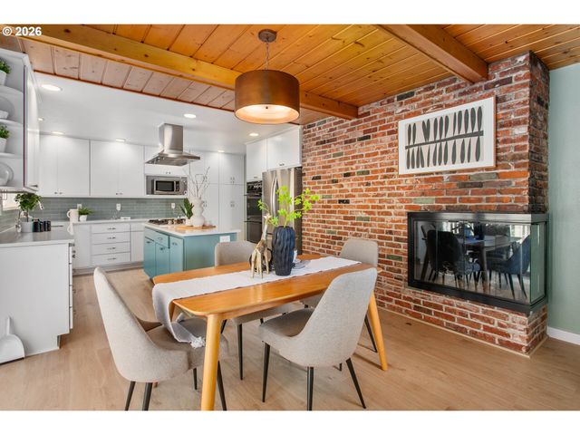 4911 PARKHILL St, Lake Oswego, OR 97035