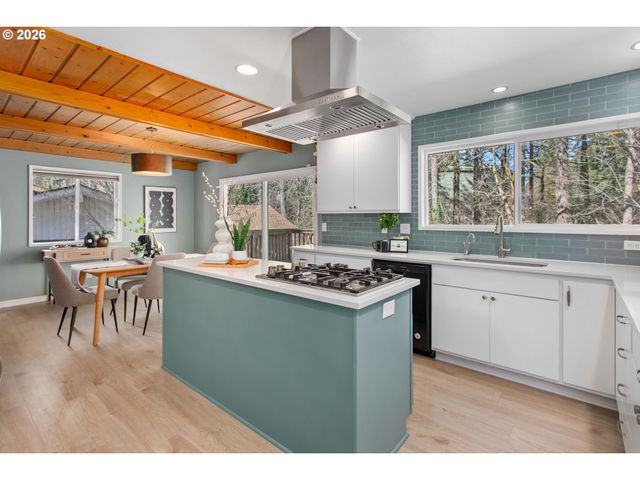 4911 PARKHILL St, Lake Oswego, OR 97035