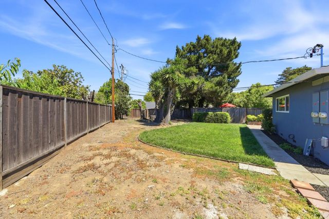 559-561 Mozart Court, Sunnyvale, CA 94087