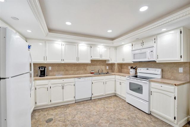 3200 Port Royale Drive N 905, Fort Lauderdale, FL 33308