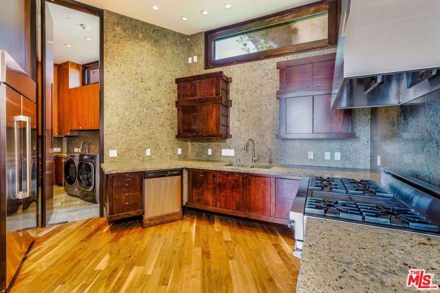 1111 Bel Air Place, Los Angeles, CA 90077