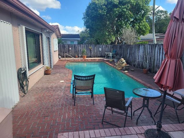 10478 NW 4th Street, Plantation, FL 33324