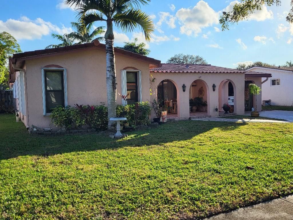 10478 NW 4th Street, Plantation, FL 33324