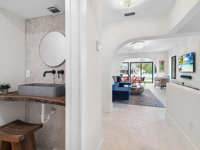 7820 Hawthorne Avenue, Miami Beach, FL 33141