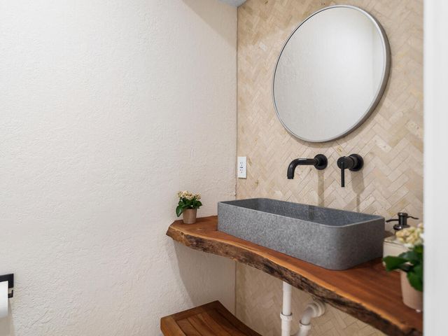 7820 Hawthorne Avenue, Miami Beach, FL 33141