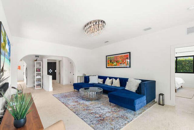 7820 Hawthorne Avenue, Miami Beach, FL 33141