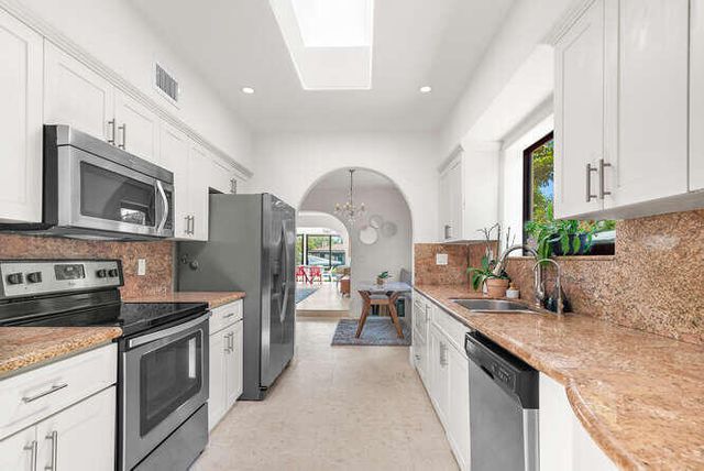 7820 Hawthorne Avenue, Miami Beach, FL 33141