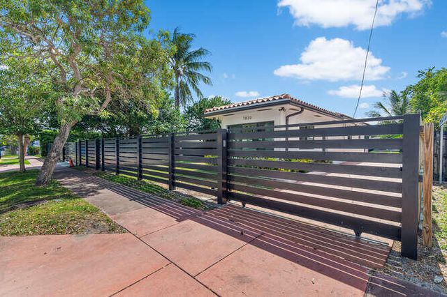 7820 Hawthorne Avenue, Miami Beach, FL 33141