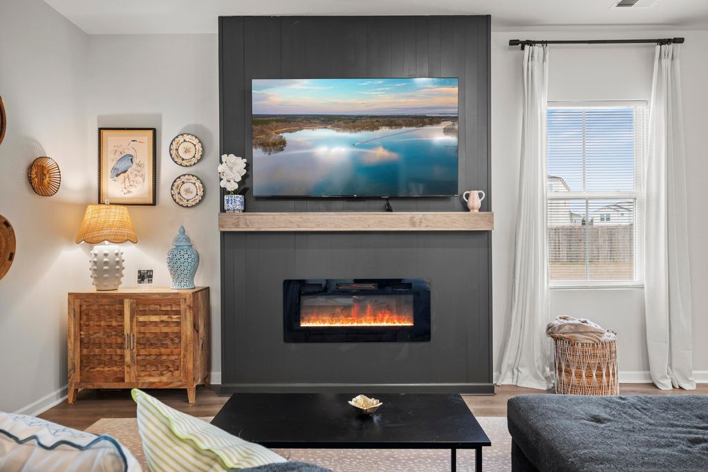 Image 10 of property listing at 297 Pine Crest View Drive, Summerville, SC 29486