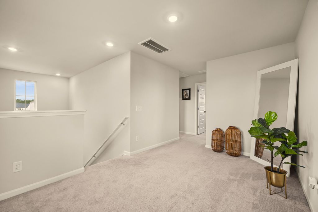 Image 14 of property listing at 297 Pine Crest View Drive, Summerville, SC 29486