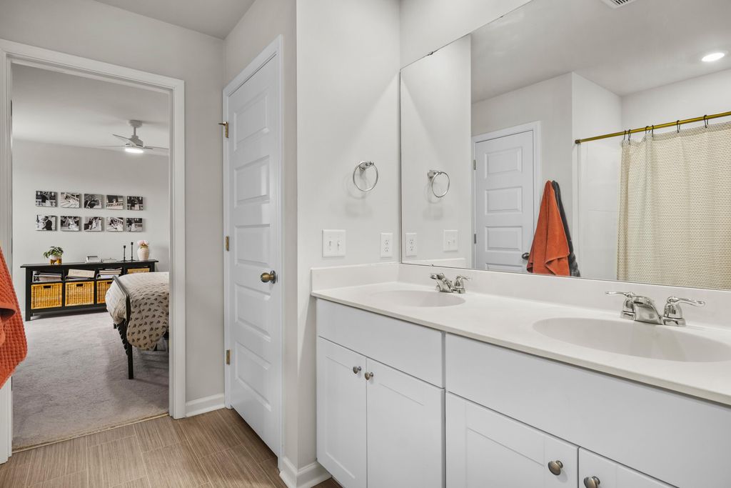 Image 18 of property listing at 297 Pine Crest View Drive, Summerville, SC 29486