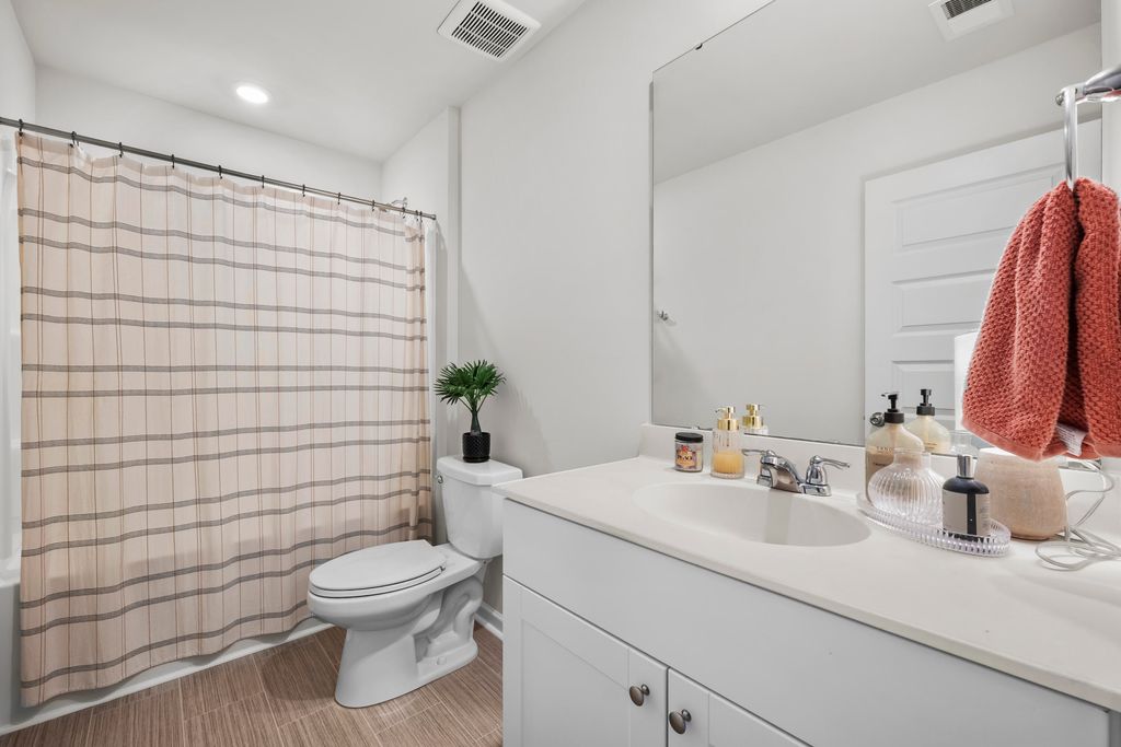 Image 20 of property listing at 297 Pine Crest View Drive, Summerville, SC 29486