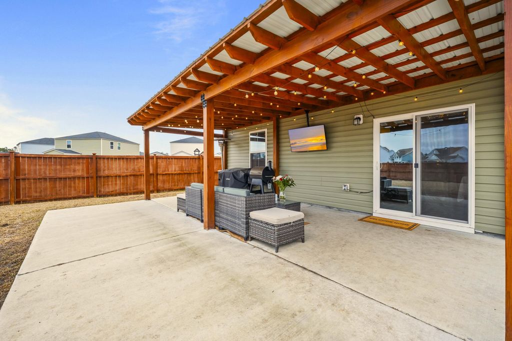 Image 25 of property listing at 297 Pine Crest View Drive, Summerville, SC 29486