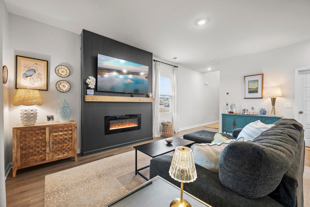 Image 9 of property listing at 297 Pine Crest View Drive, Summerville, SC 29486